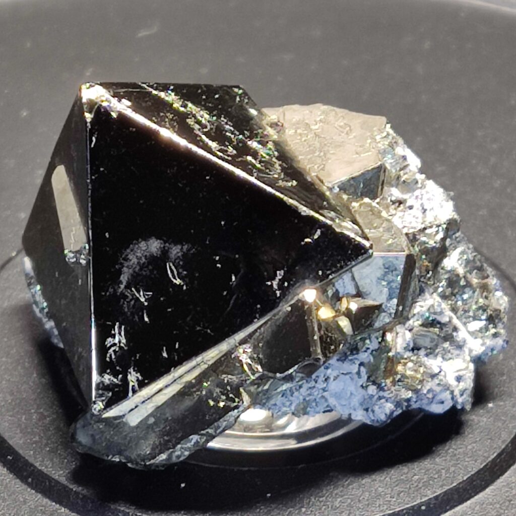 Pyrite, Sphalerite, Crandallite | Peru, Huanzala