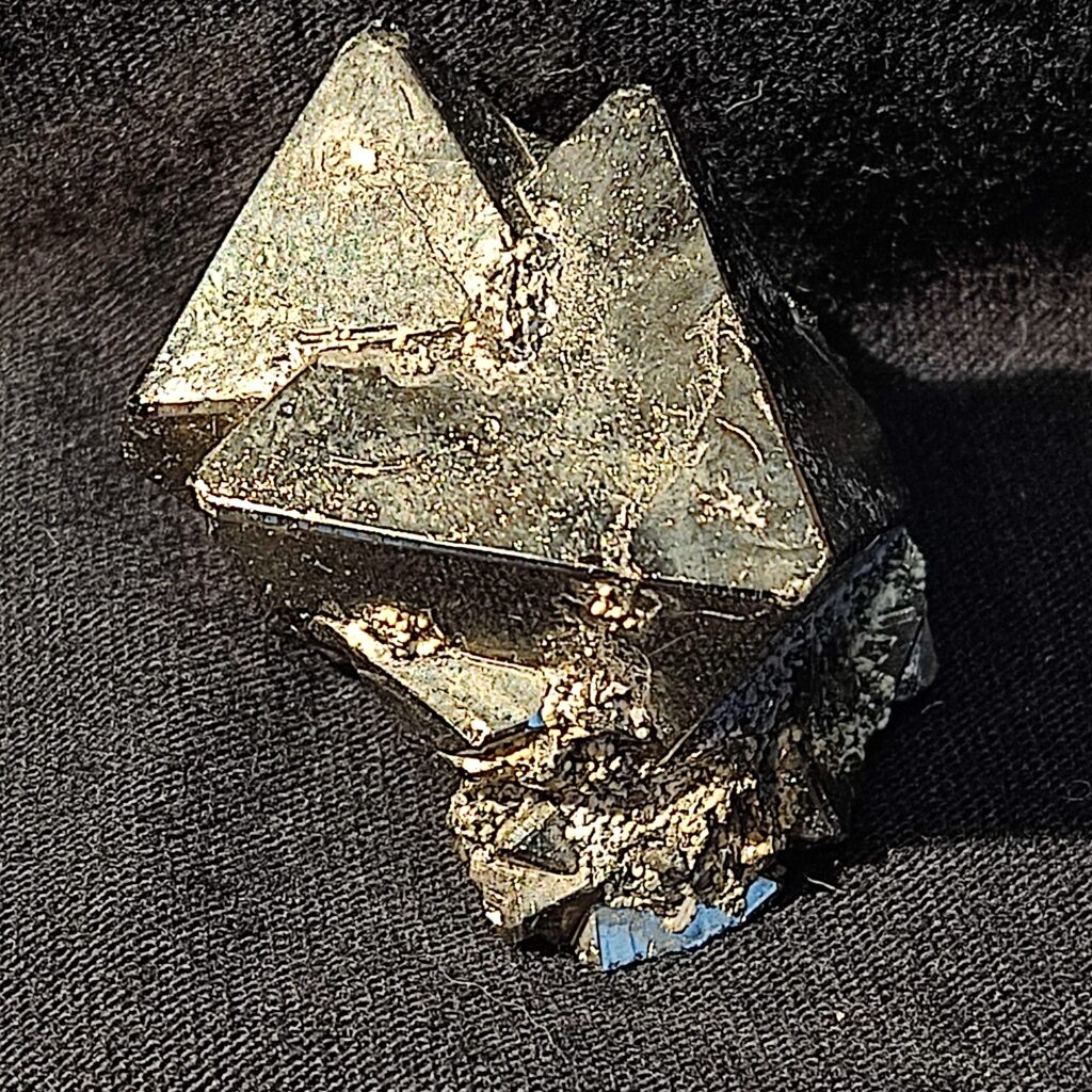 Pyrite, Crandallite | Peru, Huanzala